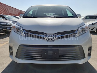 Toyota Sienna XLE 3.5L Piel usado (2018) color Blanco Perla precio $535,000