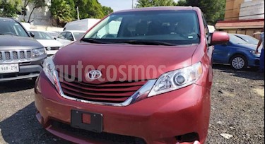Toyota Sienna LE 3.3L usado (2017) color Rojo precio $375,000