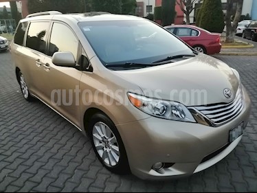 Toyota Sienna XLE 3.5L Piel usado (2011) color Arena precio $235,000