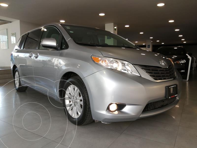 Foto Toyota Sienna XLE usado (2017) color Plata precio $325,800