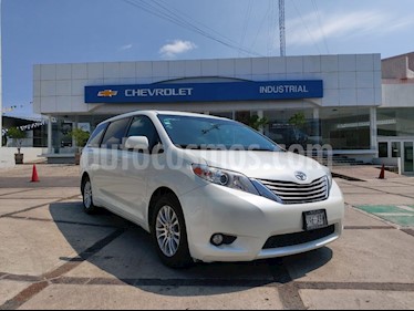 Toyota Sienna XLE 3.5L usado (2015) color Blanco Perla precio $299,000