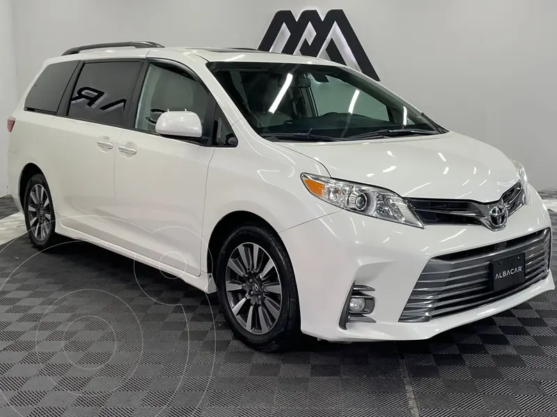 Foto Toyota Sienna XLE 3.5L Piel usado (2019) color Blanco precio $459,999