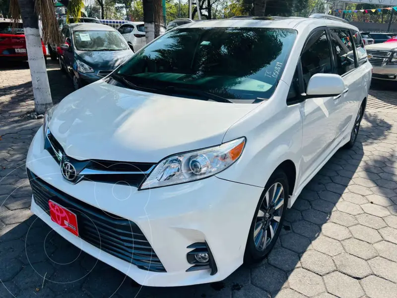 Toyota Sienna XLE Piel usado (2020) color Blanco precio $477,000