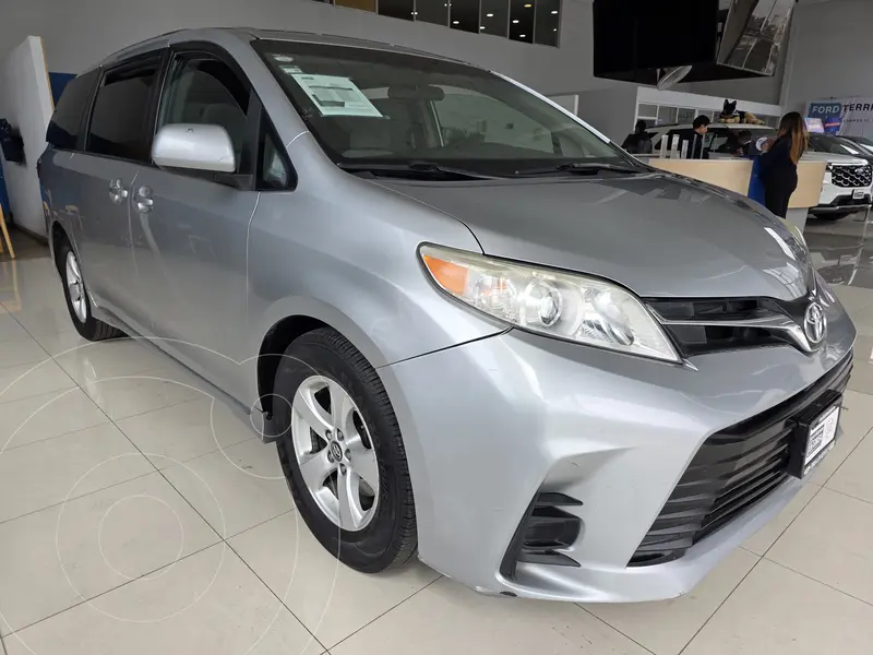 Foto Toyota Sienna LE 3.5L usado (2019) color Plata financiado en mensualidades(enganche $135,824 mensualidades desde $10,169)