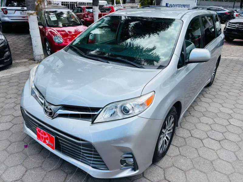 Foto Toyota Sienna XLE usado (2020) color Plata financiado en mensualidades(enganche $117,444 mensualidades desde $10,432)