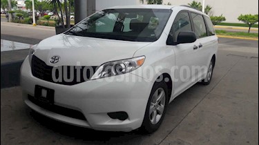 foto Toyota Sienna 5p CE V6/3.5 Aut usado (2017) color Blanco precio $320,000