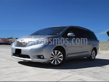 foto Toyota Sienna XLE 3.3L Piel usado (2012) color Gris Plata precio $285,000