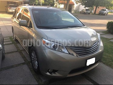 foto Toyota Sienna XLE 3.3L usado (2015) color Arena Dorada precio $330,000