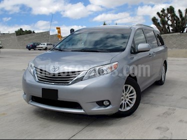 foto Toyota Sienna XLE 3.3L usado (2013) color Plata precio $278,000