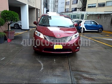 Toyota Sienna XLE 3.5L Piel usado (2013) color Rojo Obscuro precio $272,000