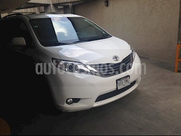 Toyota Sienna XLE 3.5L Piel usado (2012) color Blanco precio $295,000