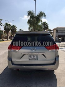 foto Toyota Sienna XLE 3.5L Piel usado (2011) color Plata precio $210,000