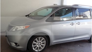 foto Toyota Sienna XLE 3.5L Piel usado (2011) color Gris precio $210,000