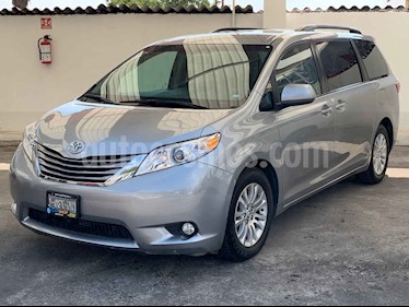 foto Toyota Sienna XLE 3.5L usado (2017) color Plata precio $419,900