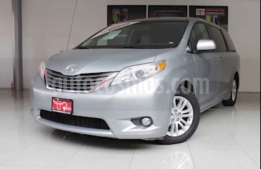 foto Toyota Sienna XLE 3.5L usado (2014) color Plata precio $300,000