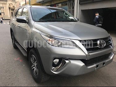Toyota SW4 SR 5 Pas Aut nuevo color Gris Oscuro precio $3.172.700