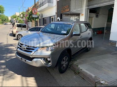 Toyota SW4 SR 5 Pas Aut usado (2019) color Gris precio $2.590.000