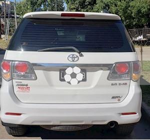 foto Toyota SW4 SRV 5 TDi Cuero Aut usado (2012) color Blanco precio $1.050.000