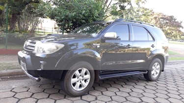 foto Toyota SW4 SRV Cuero usado (2009) color Negro precio $730.000