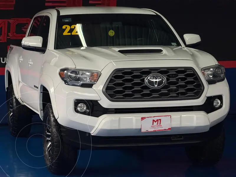 Foto Toyota Tacoma Sport 4x4 usado (2022) color Blanco financiado en mensualidades(enganche $135,760)