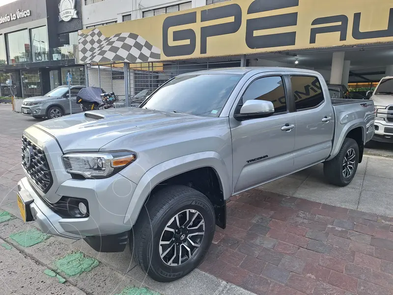 Foto Toyota Tacoma Sport 4x2 usado (2023) color Plata precio $648,000