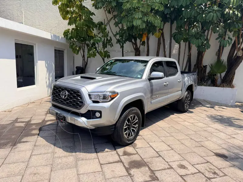 Foto Toyota Tacoma Sport 4x2 usado (2023) color Plata precio $710,000