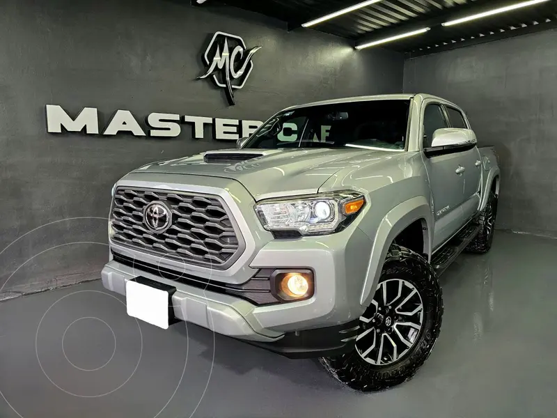 Foto Toyota Tacoma TRD Sport 4x4 usado (2020) color plateado precio $574,000
