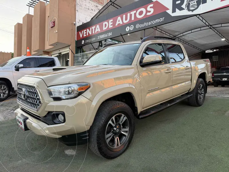 Foto Toyota Tacoma Edicion Especial 4x4 usado (2019) color Marron financiado en mensualidades(enganche $216,000 mensualidades desde $13,621)