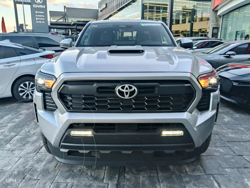 Foto Toyota Tacoma TRD Sport 4x4 usado (2025) color plateado precio $969,000