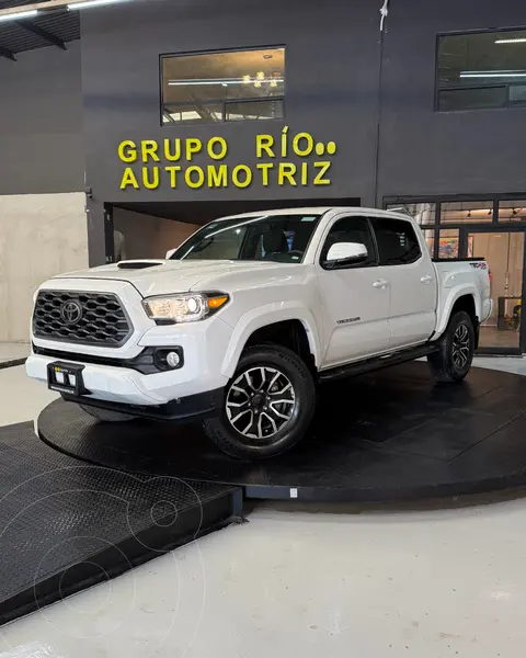 Foto Toyota Tacoma Edicion Especial 4x4 usado (2020) color Blanco precio $633,000