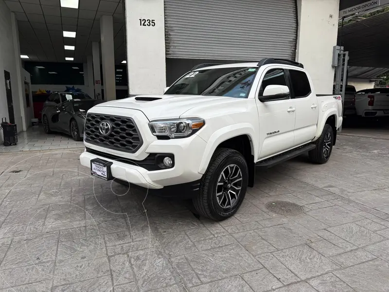 Foto Toyota Tacoma Sport 4x4 usado (2022) color Blanco financiado en mensualidades(enganche $144,000 mensualidades desde $22,842)
