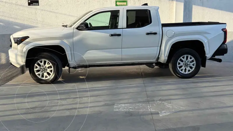 Foto Toyota Tacoma SR 4x4 usado (2025) color Blanco precio $805,000