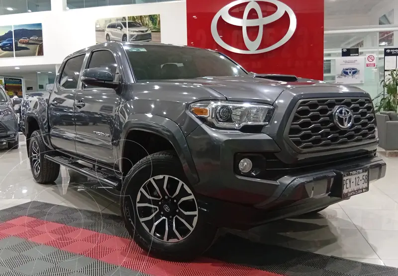 Foto Toyota Tacoma Sport 4x2 usado (2023) color Gris precio $745,000
