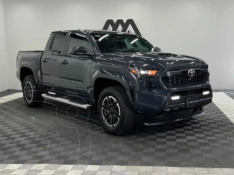 Foto Toyota Tacoma TRD Sport 4x2 usado (2024) color Gris precio $797,999