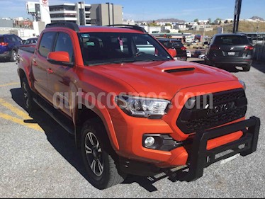 Foto Toyota Tacoma Edicion Especial 4x4 usado (2017) color Naranja precio $555,000
