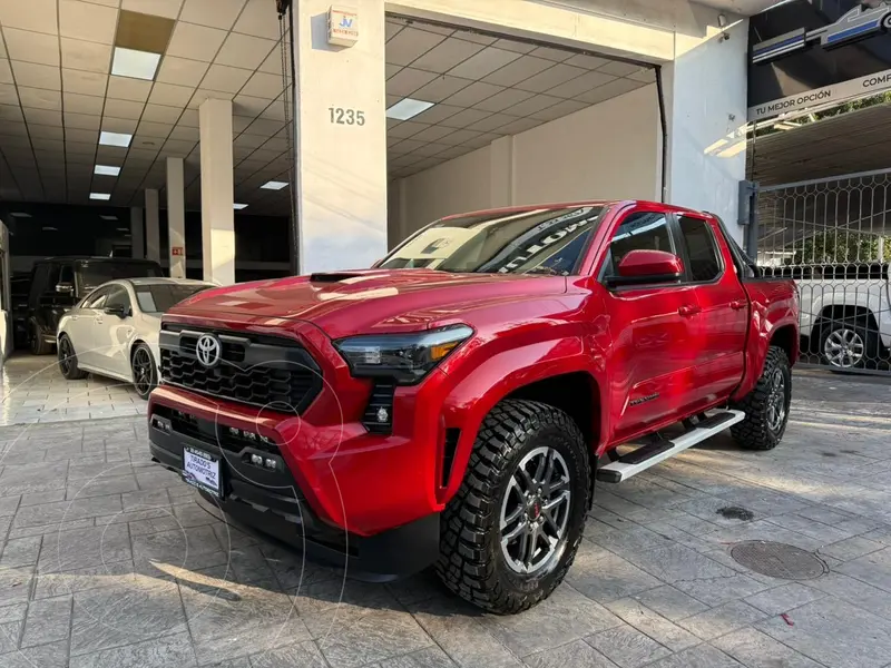 Foto Toyota Tacoma TRD Sport 4x4 usado (2024) color Rojo precio $859,900
