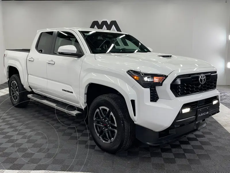 Foto Toyota Tacoma TRD Sport 4x4 usado (2024) color Blanco precio $939,999