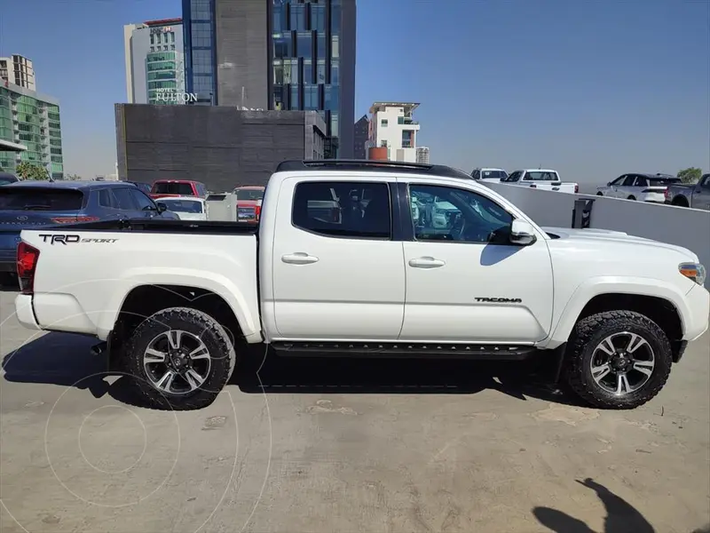 Foto Toyota Tacoma TRD Sport usado (2018) color Blanco precio $598,000