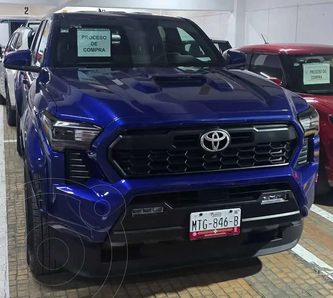 Foto Toyota Tacoma TRD Sport 4x2 usado (2024) color Azul financiado en mensualidades(enganche $191,422 mensualidades desde $18,884)