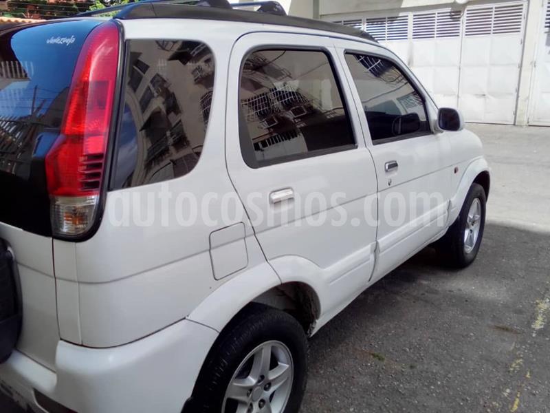 Toyota Terios LX Sinc. usado (2004) color Blanco precio BoF3.400