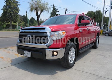 Foto venta Auto Seminuevo Toyota Tundra 5.7L Crew Max SR5 4x2 (2015) color Rojo Fuego precio $499,000