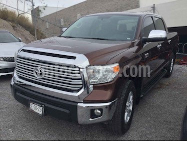 Toyota Tundra 4p Limited Doble V8/5.7 Aut 4x4 usado (2016) color Cafe precio $585,000