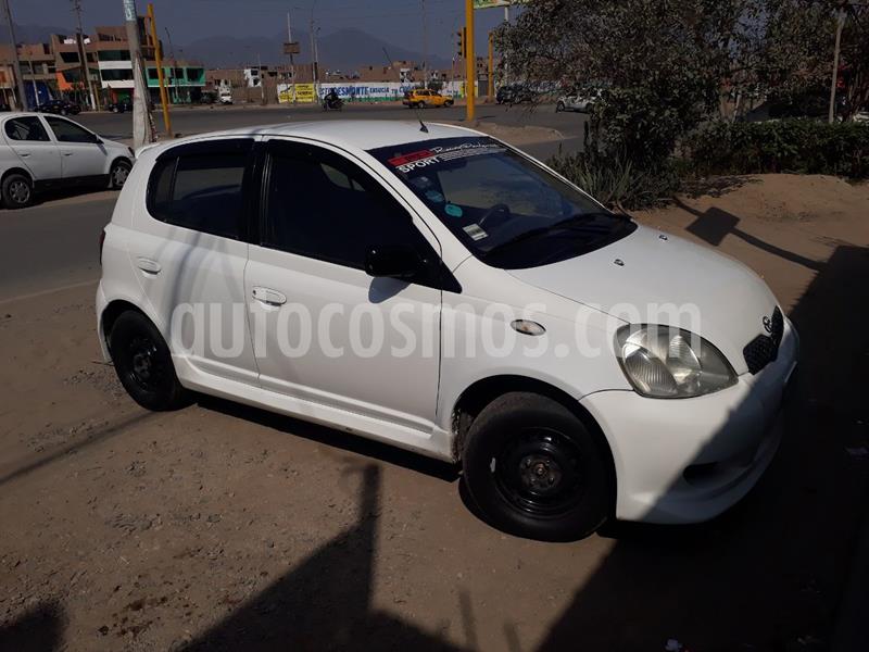 foto Toyota Yaris Hatchback 1.3L usado (2002) color Gris precio $1,200