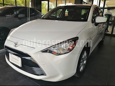 Foto venta Auto usado Toyota Yaris R LE (2016) color Blanco precio $183,000