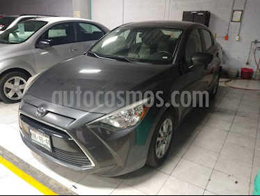 Foto Toyota Yaris R LE usado (2016) color Gris precio $177,000