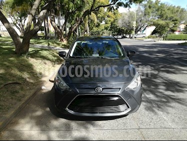 Foto Toyota Yaris R LE usado (2016) color Gris precio $185,000