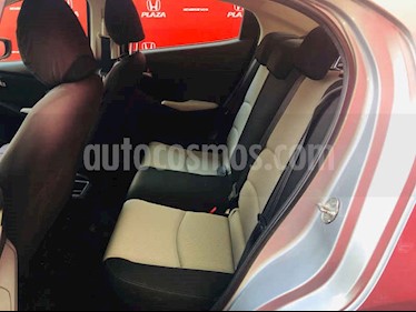 Foto venta Auto usado Toyota Yaris R LE (2017) color Plata precio $219,000