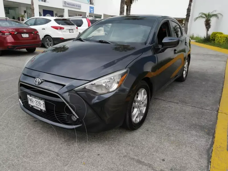 Foto Toyota Yaris R XLE Aut usado (2016) color Negro precio $189,000