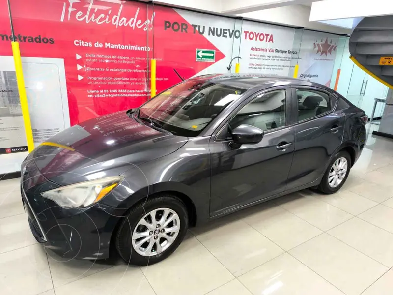 Foto Toyota Yaris R LE Aut usado (2016) color Gris precio $230,000