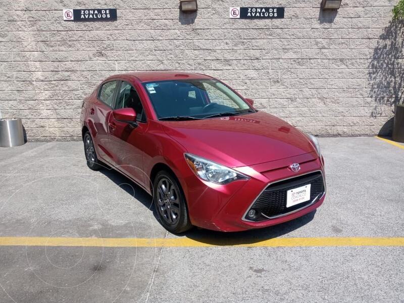 Foto Toyota Yaris R XLE Aut usado (2019) color Rojo precio $292,000